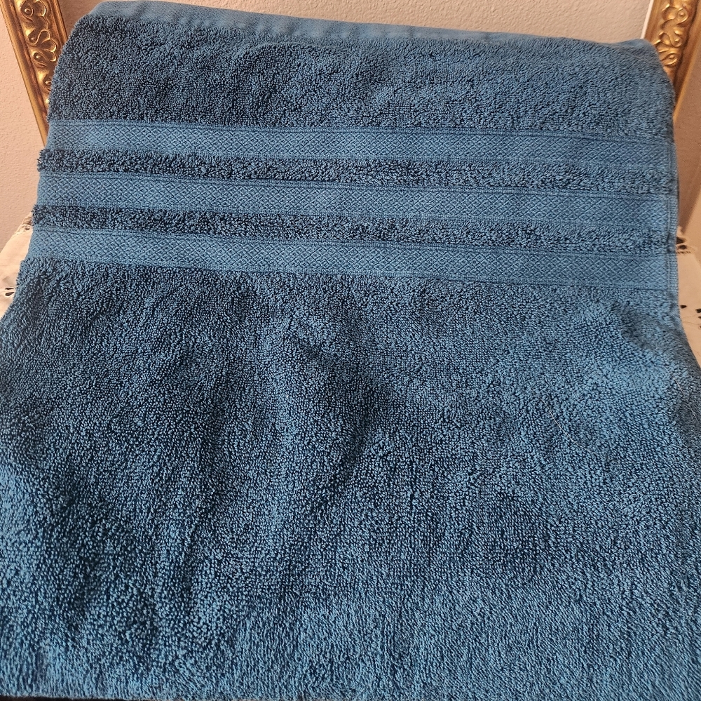 2x Charisma Resort Towels - Picture 5 of 8